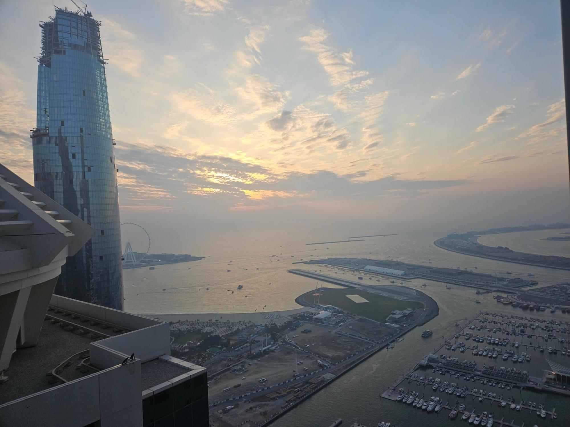 Super Host At Highest Residential Tower In The World, Private Rooms In A Shared Apartment Dubaj Zewnętrze zdjęcie